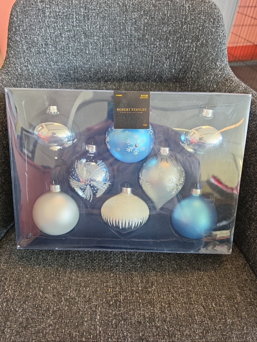 NIB Robert Stanley Set Of 8 Glass Tree Christmas Ornaments Silver and Blue Retro